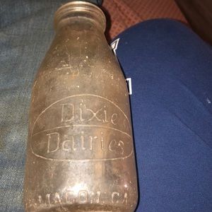 Dixie Dairies Macon ga milk glass